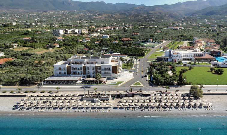 Δίκλινο με θέα κήπο ή θάλασσα, Τρίκλινο με 1 διπλό και 1 μονό κρεβάτι ή 3 μονά κρεβάτια, μπαλκόνι ή βεράντα, μερικά με Wi-Fi.