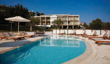 NAUTICA BAY 3* Στο Νοτιότερο άκρο της Αργολίδας, απέναντι από τις Σπέτσες, βρίσκεται το ξενοδοχείο Nautica Bay στο Πόρτο Χέλι.