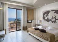 Στο Ocean Hotel σερβίρεται μπουφές πρωινού και στη συνέχεια μπορείτε είτε να κάνετε το μπάνιο σας στις κοντινές παραλίες ή να εξερευνήσετε την ευρύτερη περιοχή.