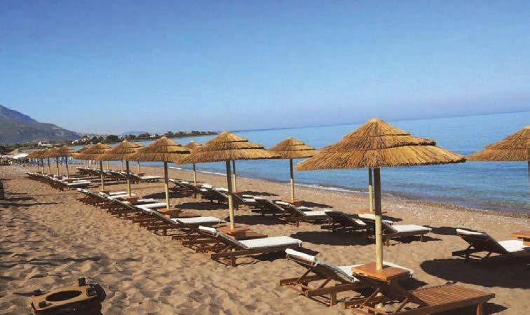 ΥΠΗΡΕΣΙΕΣ: Οι επισκέπτες μπορούν να χαρούν τον ήλιο και την θάλασσα στην παραλία που εκτείνεται ακριβώς μπροστά από το Messina Resort Hotel ή εάν προτιμούν να περάσουν την ημέρα τους στην πισίνα του