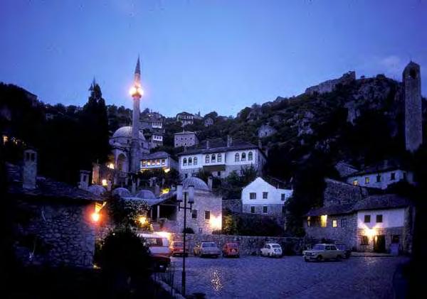 Κεφάλαιο 4: Παραδείγματα άλλων ερειπωμένων οικισμών αυτή άνηκε στην πρώην Γιουγκοσλαβία. Κατά την περίοδο του πολέμου, όπως και πολλές άλλες πόλεις, υπέστη αρκετές καταστροφές και φθορές.