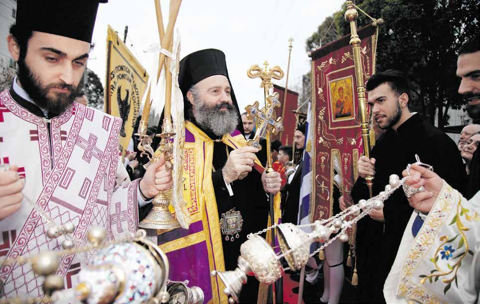 2 /18 ΤΟ ΒΗΜΑ The Greek Australian VEMA AUGUST 2019 Melbourne welcomed Melbourne faithful warmly welcomed the new Archbishop of Australia, Makarios, who arrived The new Archbishop was greeted upon