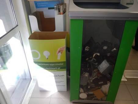 Οι σωλήνες φθορισμού και άλλα απόβλητα περιέχοντα υδράργυρο, οι μπαταρίες μολύβδου, τα ελαστικά που συλλέγονται από τον αυτοκινητόδρομο, τα έλαια