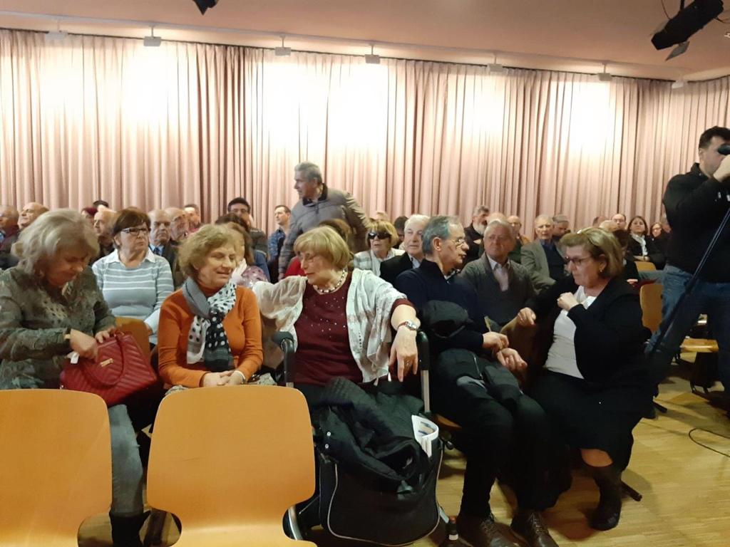 Λίγο πριν την εκδήλωση η αίθουσα ήταν ήδη γεμάτη.