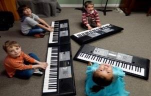 ΑΡΜΟΝΙΟ Εύκολη επιλογή οργάνου προς εκμάθηση. Προσφέρει τις δυνατότητες πολυφωνίας του πιάνου.