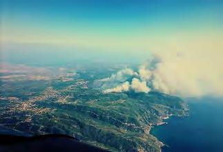 Η πυρκαγιά χαρακτηρίστηκε «δύσκολη» για δύο λόγους: πρώτον, γιατί ο αέρας άλλαζε συνεχώς κατευθύνσεις και δεύτερον, γιατί η περιοχή ήταν δύσβατη και γεμάτη από ρείκια, τα οποία αποτελούν εύφλεκτο