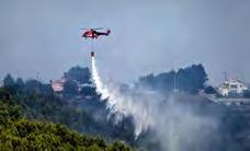 Επρόκειτο για «δύσκολη» πυρκαγιά καθώς εξελισσόταν σε μεικτή ζώνη κατοικιών και δασικών εκτάσεων.