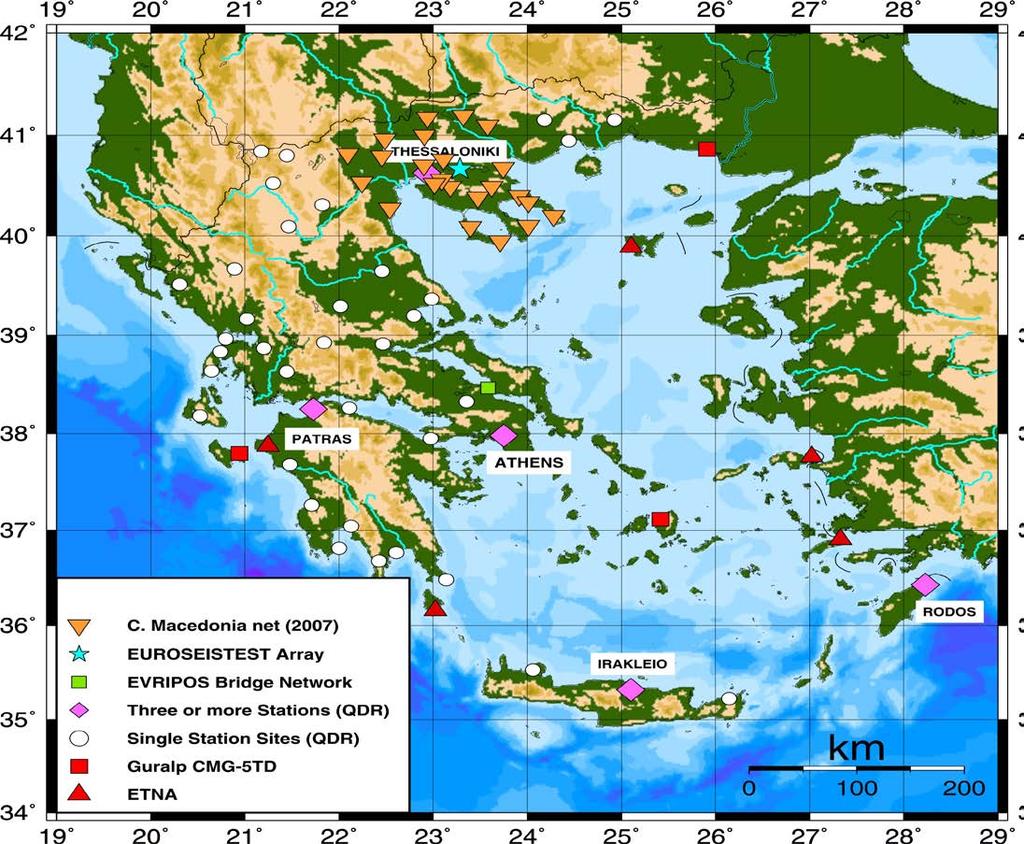 Πανελλαδικό δίκτυο επιταχυνσιογράφων ΙΤΣΑΚ Δ/ντης 1981-1986 Ομ. Σ. Αναγνωστοπουλος, Ομ. Καθηγητής Π.Πατρών Πρόεδρος Δ.Σ. Β. Παπαζαχος Ομ. Καθηγητής Α.Π.Θ.