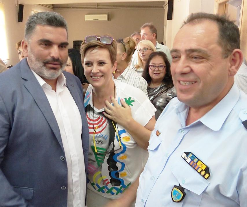 Θα ήθελα να σας δώσω μια ευλογία, την συνεργασία και επιτυχία. Να ζήσετε, άξιοι!» Μετά τις δηλώσεις του Μητροπολίτη κ.