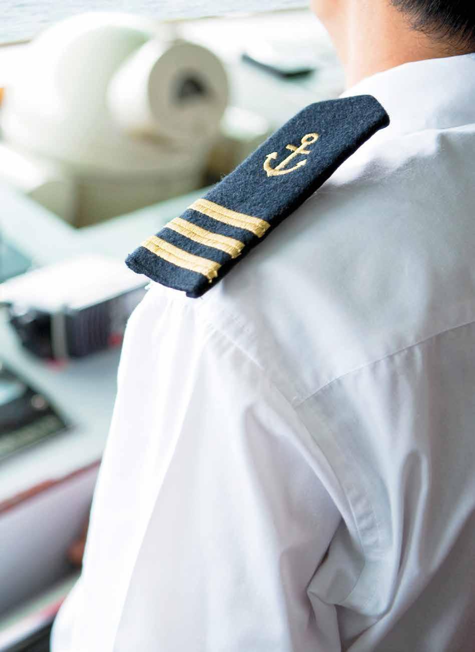 NAYTIKH AKAΔHMIA BSc (Hons) Marine Operations Management ΔΙΑΡΚΕΙΑ: 4 Ή 5 ΕΤΗ Υπό τη διοίκηση του Πλοιάρχου, το τμήμα Καταστρώματος / Γέφυρας είναι υπεύθυνο για την ασφαλή πλοήγηση και λειτουργία του