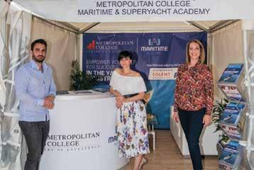 Με ένα επιβλητικό περίπτερο στο Athens Metropolitan Expo όπου πραγµατοποιήθηκε η ετήσια εκδήλωση της ναυτιλίας, το Μητροπολιτικό Κολλέγιο παρουσίασε τη νεοϊδρυθείσα Ναυτική Ακαδηµία, σε συνεργασία µε