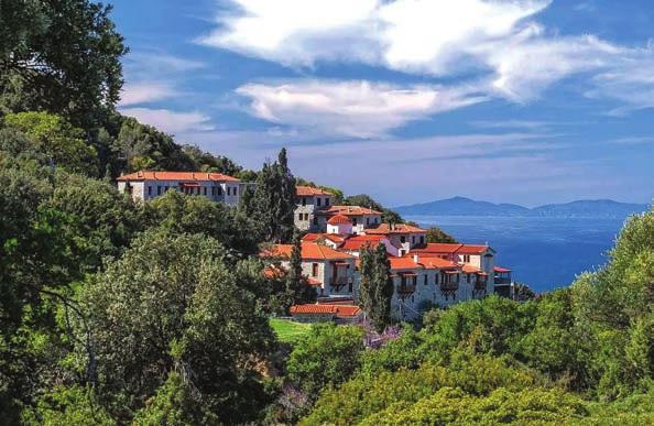 Ι.Μονή Μεταμόρφωσης Σωτήρος ΚΥΜΗ στο υπέροχο Kymi Palace 4* Το Kymi Palace απέχει 1 λεπτό με τα πόδια από την παραλία, βλέπει στο γραφικό λιμάνι της Κύμης και διαθέτει κλιματιζόμενα δωμάτια με θέα