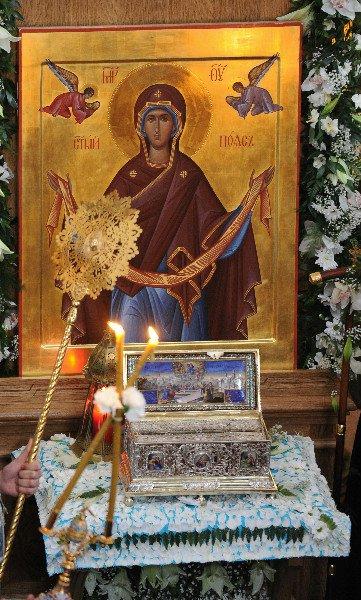 Το 1995 επισκέφθηκα την Ι. Μεγίστη Μονή Βατοπαιδίου για να γιορτάσω την Μ. Εβδομάδα. Εκεί άκουσα για την Αγία Ζώνη της Παναγίας.