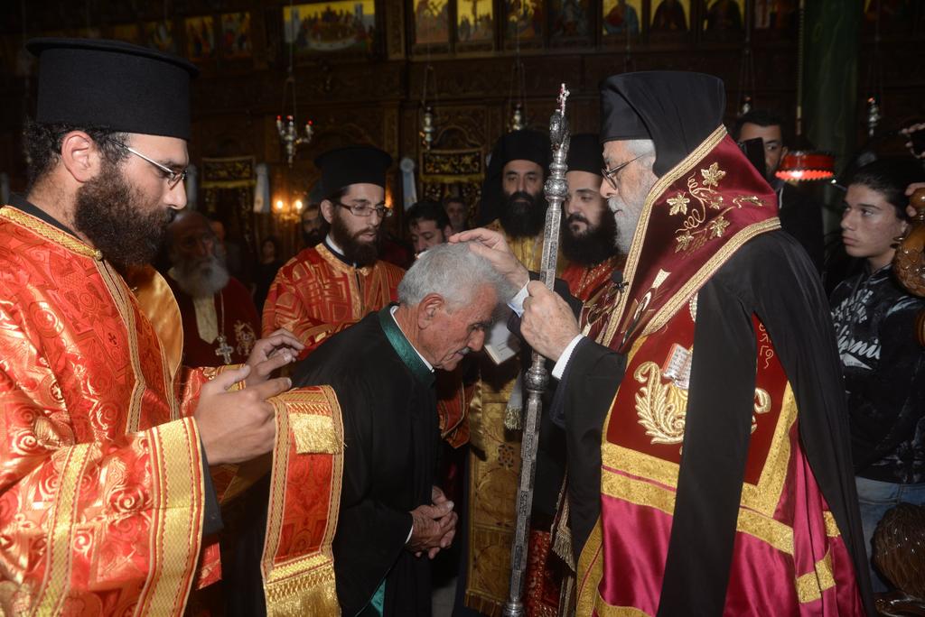 Την ευπρεπισμένη με άνθη ιερά εικόνα της Μεγαλομάρτυρος, περιστοίχιζε τιμητικό άγημα της εκατοστής ογδοηκοστής τρίτης (183ηςΜΠΠ) μοίρας πεδινού πυροβολικού καθ ότι η Αγία Βαρβάρα αποτελεί την