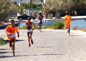 KIDS AQUATHLON SWIM Κυριακή 15.9.2019 Εκκίνηση: 12.00 150mm Η εκκίνηση θα δοθεί εντός θαλάσσης. Η κολυμβητική πορεία θα έχει την μορφή ενός «Π» με δεξιόστροφη κατεύθυνση στις σημαδούρες.