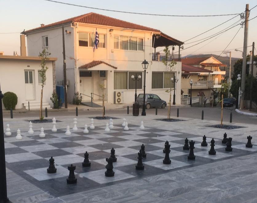 Τα εγκαίνια της νέας πλατείας Αγίου Θωμά πραγματοποιήθηκαν το Σάββατο 07/09/2019 μετά το Μέγα Εσπερινό για το Γενέθλιο της Θεοτόκου και την περιφορά της Ιεράς Εικόνας, στην οποία παρέστη η Δημοτική