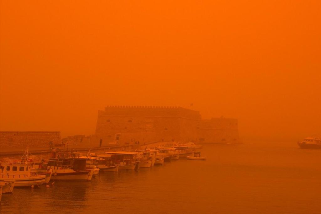 Επεισόδια αφρικανικής σκόνης το Μάρτιο Το 2018, στην Ελλάδα συνέβησαν 4 μεγάλα επεισόδια μεταφοράς σκόνης από τη βόρεια Αφρική στα χρονικά διαστήματα 2-6/3/2018, 17-18/3/2018, 22/3/2018 και 26/3/2018.