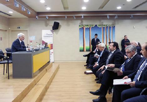 Δημακοπούλου, Δ.Ν., Ιστορικός των Θεσμών. Την παρουσίαση συντόνισε η Καθηγήτρια και μέλος του Δ.Σ. του Λ.τ.Ε.