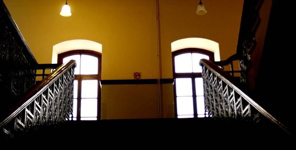 Στοιχεία επικοινωνίας: Τηλέφωνο: 2310 262442. Ηλεκτρονική διεύθυνση: lab@psy.auth.gr. Ιστοσελίδα: www.lab.psy.auth.gr Εσωτερικό Παλαιάς Φιλοσοφικής Σχολής 4.