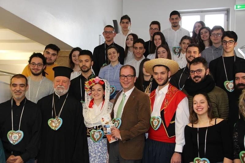 ΑΝΑΚΟΙΝΩΣΗ ΤΥΠΟΥ της Ενορίας Αγίων Πάντων (Απόστολου Μαλαμούση). Απόσπασμα από δελτίο τύπου Μια θαυμάσια πολιτιστική και κοινωνική ελληνοβαυαρική συνεργασία νεανίδων και νέων από Κέρκυρα και Βαυαρία.