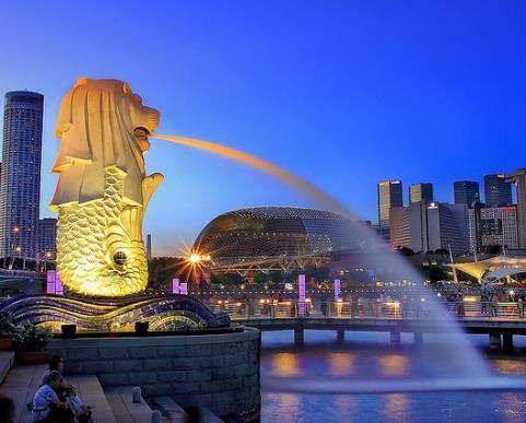 7η ημέρα: ΚΟΥΤΣΙΝΓΚ ΣΙΓΚΑΠΟΥΡΗ Μεταφορά στο αεροδρόμιο και πτήση για την Σιγκαπούρη, μία από τις πιο ανεπτυγμένες και οργανωμένες πόλεις στον κόσμο. Άφιξη, μεταφορά και τακτοποίηση στο ξενοδοχείο μας.
