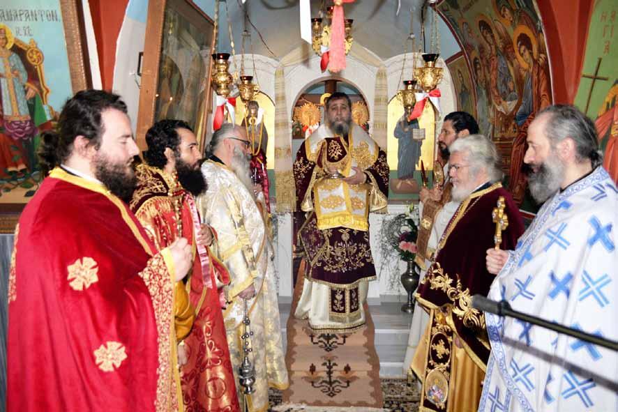 Μεθώνης κ. Ἀμβρόσιο, ὁ ὁποῖος ἐκφώνησε ἑόρτιο λόγο, καὶ τὸν τοπικὸ Κλῆρο.