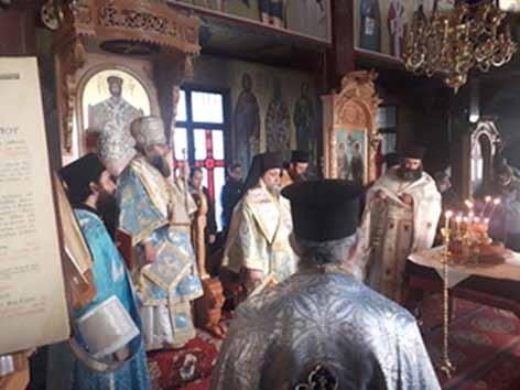 , σύμφωνα μὲ τὸ Μοναστηριακὸ Τυπικό. Τῆς Ἀκολουθίας προέστη ὁ Σεβ. Ἐπίσκοπος Ἔτνα καὶ Πόρτλαντ κ. Αὐξέντιος, καὶ ἔλαβαν μέρος ὁ Ἡγούμενος τῆς Μονῆς Ἀρχιμ.