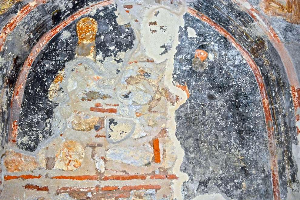 4. Το πορτραίτο του Θεόδωρου Παλαιολόγου Δεσπότη στην Οδηγήτρια (Αφεντικό), το δεύτερο καθολικό της Μονής Βροντοχίου (φωτ.: Α. Τάντσης). ενίσχυσης των οχυρώσεων στην περιοχή της Κορίνθου.