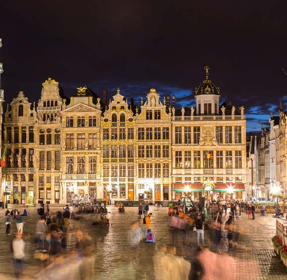 Θα δούμε τον παραδοσιακό «Μύλο του Rembrandt» στις όχθες του ποταμού Amstel, το εντυπωσιακό «Στάδιο Αρένα», το επιβλητικό «Rijksmuseum», την πανύψηλη «Δυτική Εκκλησία», το «μοναδικό Παλάτι του