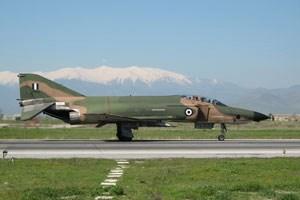 RF-4E Phantom Ένας άντρας πιλότος είναι μια μπερδεμένη ψυχή που μιλάει για