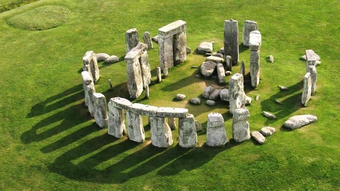 Stonehenge 3000-2000 π.χ. Το σημαντικότερο επίτευγμα της μεγαλιθικής αρχιτεκτονικής είναι το Στόουνχεντζ της Νότιας Αγγλίας.