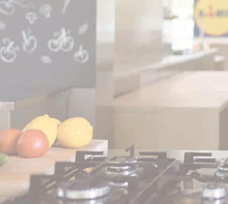 χορηγό τη LIDL. Σε μια αποκλειστική συνέντευξη στο Περιοδικό ΟΚ! ο γνωστός σεφ μιλά για τη νέα μαγειρική εκπομπή που θα παρουσιάζει και εξηγεί με ποιους ανθρώπους δυσκολεύεται να συνεργαστεί.