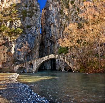 Βάλια Κάλντα (Πυρήνας) Βασιλίτσα Σαμαρίνα - Πέτρινα Γεφύρια 1η μέρα: Αθήνα - Καλαμπάκα - Μουσείο Μανιταριών - Περιβόλι Πρωινή αναχώρηση για Καλαμπάκα, όπου θα ξεναγηθούμε στο Μουσείο Φυσικής Ιστορίας