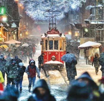 Ρουμανία Τρανσυλβανία 1η μέρα: Αθήνα - Βουκουρέστι Πτήση για την πρωτεύουσα της Ρουμανίας. Άφιξη στο Βουκουρέστι, μεταφορά στο ξενοδοχείο μας και τακτοποίηση στα δωμάτιά μας. Δείπνο.