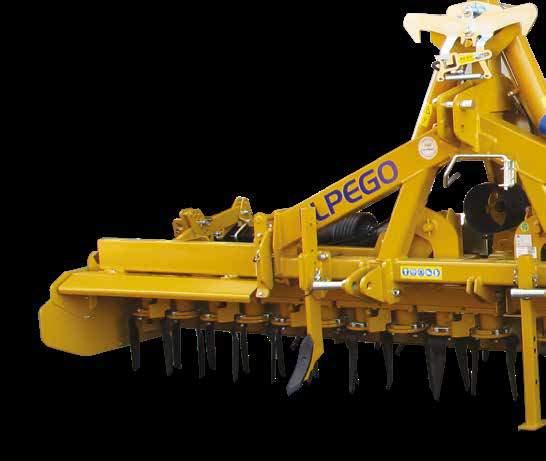 EIGENSCHAFTEN Tragrahmen mit hydraulisch betätigter Klappvorrichtung für eine geringere Transportbreite (max. 2.50 m.) Antrieb über 3-Einzelgetriebe mit zentr.