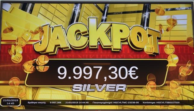 Κατά την απονομή ενός επιπέδου JACKPOT, στην επάνω οθόνη του παιγνιομηχανήματος, εμφανίζεται η πληροφορία «Βρέθηκε νικητής» στο αντίστοιχο