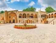 σήμερα θεωρείται ένα από τα καλύτερα μνημεία του Λιβάνου! Συνεχίζουμε για το πανέμορφο παλάτι του Μπεϊτεντίν, στο μουσείο του οποίου εκτίθεται και μια καταπληκτική συλλογή βυζαντινών ψηφιδωτών.