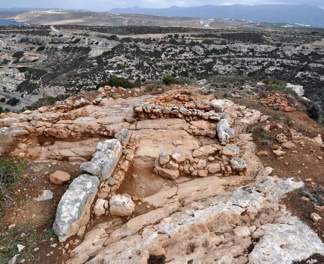 ΧΡΥΣΑ ΣΟΦΙΑΝΟΥ & THOMAS M. BROGAN 5 Εικ. 3. Μεσοράχη. Το ΠΜ IA κτίσμα στη θέση 8 (M. Eaby).