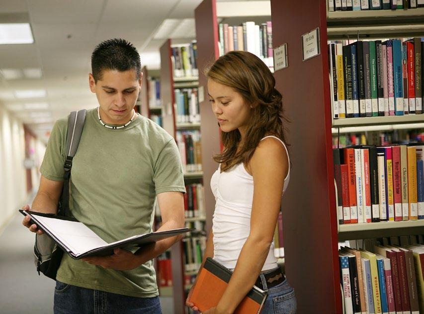 ΠΑΡΑΛΛΗΛΕΣ ΥΠΗΡΕΣΙΕΣ Βιβλιοθήκη Η Βιβλιοθήκη της Πανεπιστημιακής Μονάδας Σάμου στεγάζεται σε αναπαλαιωμένο νεοκλασικό κτήριο του 1903, το «Χατζηγιάννειο Παρθεναγωγείο».