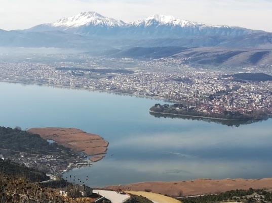 για μια απόδραση. Ο Τομέας Επείγουσας κι Εντατικής Νοσηλευτικής του ΕΣΝΕ επέλεξε τα Ιωάννινα για τη διεξαγωγή του φετινού Συμποσίου του. Και το έκανε με γνώμονα και την αναφερόμενη ανάπτυξή τους.