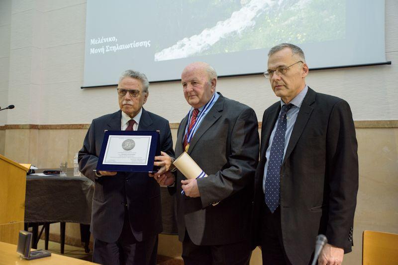 11/02/2019 Τα αρχεία του Αγίου Όρους για την ελληνικότητα της Μακεδονίας / Επικαιρότητα Μια ενδιαφέρουσα ομιλία πραγματοποιήθηκε στην Εταιρεία Μακεδονικών Σπουδών, στα πλαίσια των επετειακών