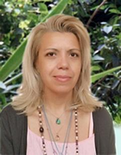 ΕΦΗ ΜΙΧΑΛΑΡΟΥ ΒΙΟΓΡΑΦΙΚΟ ΣΗΜΕΙΩΜΑ ΔΗΜΟΣΙΟΓΡΑΦΟΣ- ΚΡΙΤΙΚΟΣ ΤΕΧΝΗΣ & ΕΠΙΜΕΛΗΤΡΙΑ ΕΚΘΕΣΕΩΝ Η Έφη Μιχάλαρου γεννήθηκε στον Πειραιά το 1971.