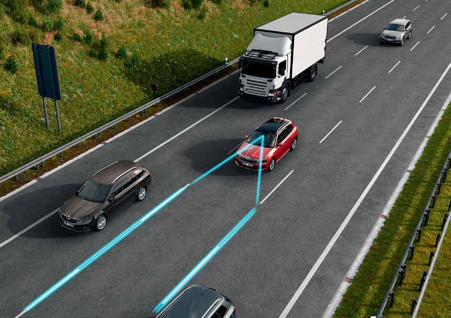 ADAPTIVE CRUISE CONTROL Χρησιμοποιώντας ένα ραντάρ στην εμπρός μάσκα, πέραν της βασικής