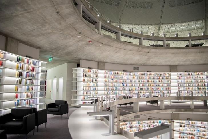 ΒΙΒΛΙΟΘΗΚΗ Η Βιβλιοθήκη άρχισε την λειτουργία της το 1992 με την είσοδο των πρώτων φοιτητών στο Πανεπιστήμιο Κύπρου.