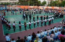 Επίσης, λειτουργεί ένα ουκρανικό σχολείο στο Περιστέρι και 2 χορευτικές ομάδες: Τη νεανική «Αρμονία», η οποία συνήθως ερμηνεύει παραδοσιακούς και σύγχρονους χορούς, και τη γυναικεία ομάδα «Chervoni