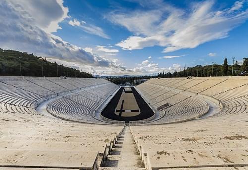 Le passé et l avenir s y côtoient et les monuments antiques se mêlent à la