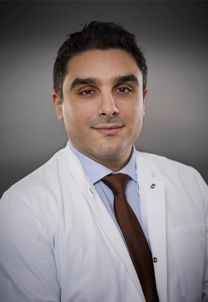 Dr. Θεοδόσιος Μπίσδας Συνοπτικό βιογραφικό Γενημμένος στην Κόρινθο, Έγγαμος, πατέρας 2 παιδιών Πανεπιστημιακές σπουδές: Ιατρική Σχολή Αριστοτελείου Πανεπιστημίου Θεσσαλονίκης Ιατρική Σχολή,