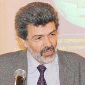 Καθηγητής Ο Ναπολέων Μαραβέγιας γεννήθηκε το 1955.