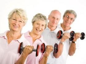 Συμβάλλει στην πρόληψη των καταγμάτων και των πτώσεων Μειώνει τις επιδράσεις της οστεοπόρωσης Βελτιώνει τις