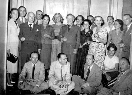Η φιλία των Κατακουζηνών με τον Marc Chagall και η πρώτη έκθεση μοντέρνας τέχνης με Έλληνες Ζωγράφους στην Οικία Κατακουζηνού το 1954 Άνω σειρά από τα αριστερά: Αλέξανδρος και Μαρσέλ Κοντοπούλου,